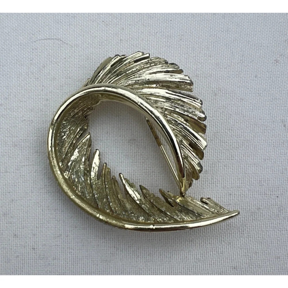 Lisner Jewelry excellent preowned